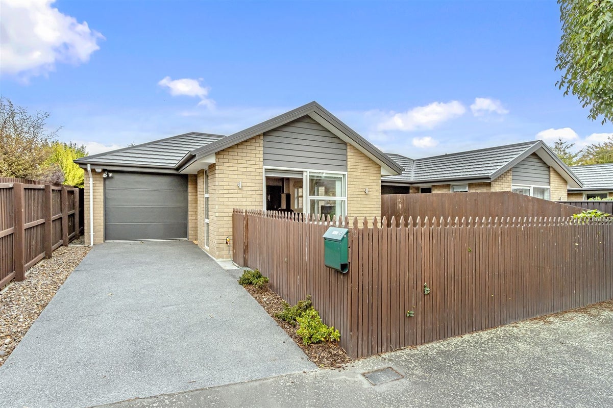 4 Risby Place, Burnside, Christchurch - Carousel 1