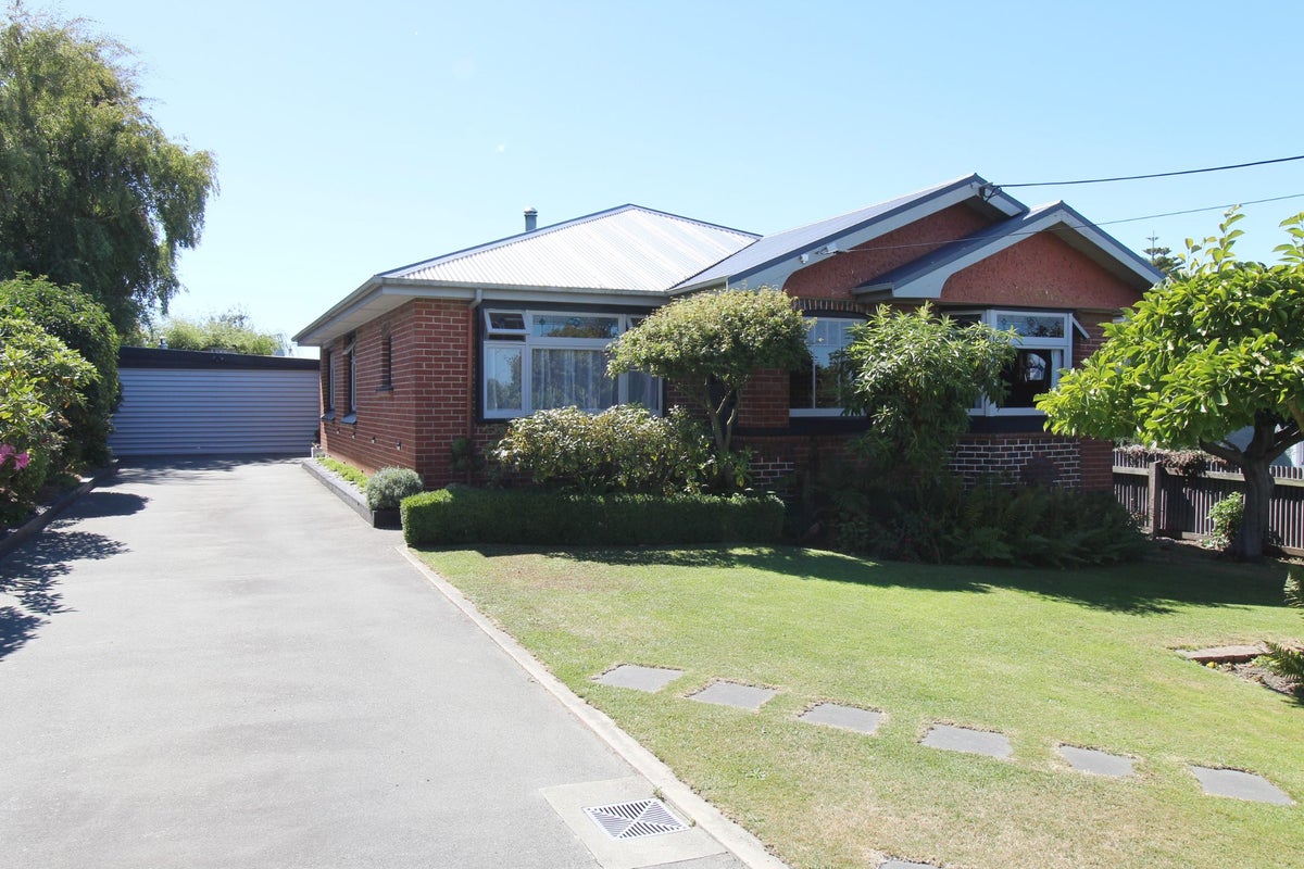 32 Clare Street, Oamaru North, Oamaru - Carousel 1