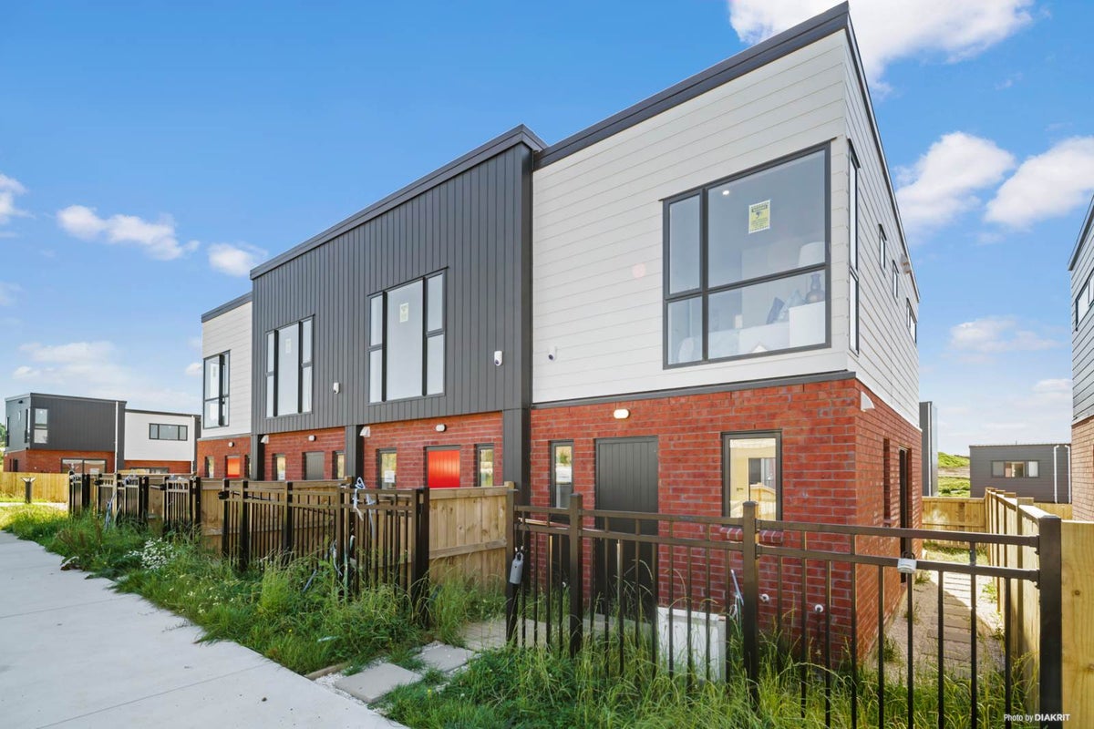 37 Hearth Street, Flat Bush, Auckland - Carousel 1