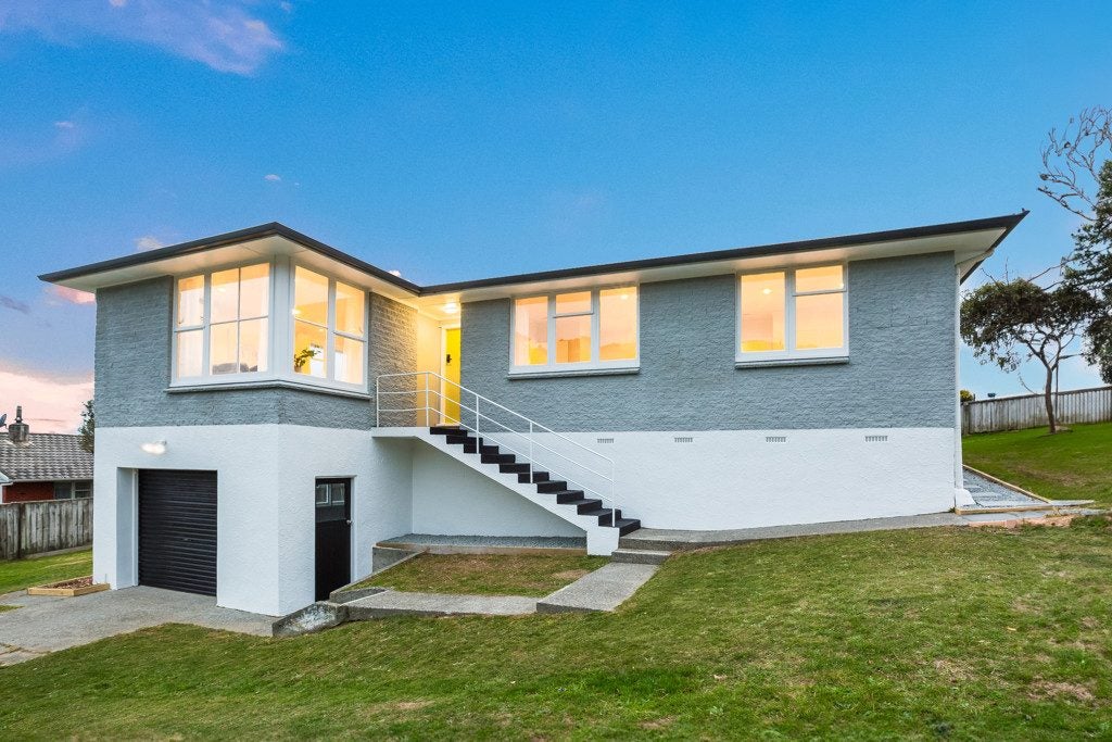 1 Mahinawa Street, Takapuwahia, Porirua - Carousel 1