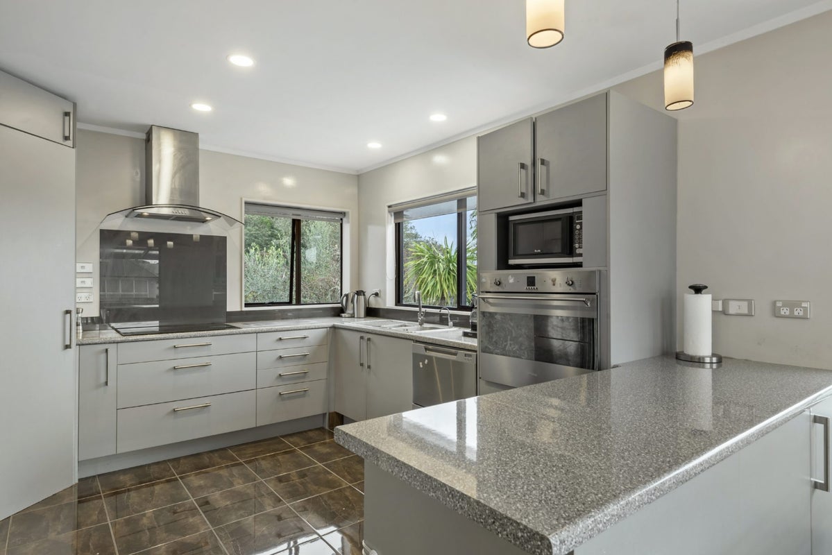 1/133 Ocean View Road, Hillcrest, Auckland - Carousel 2