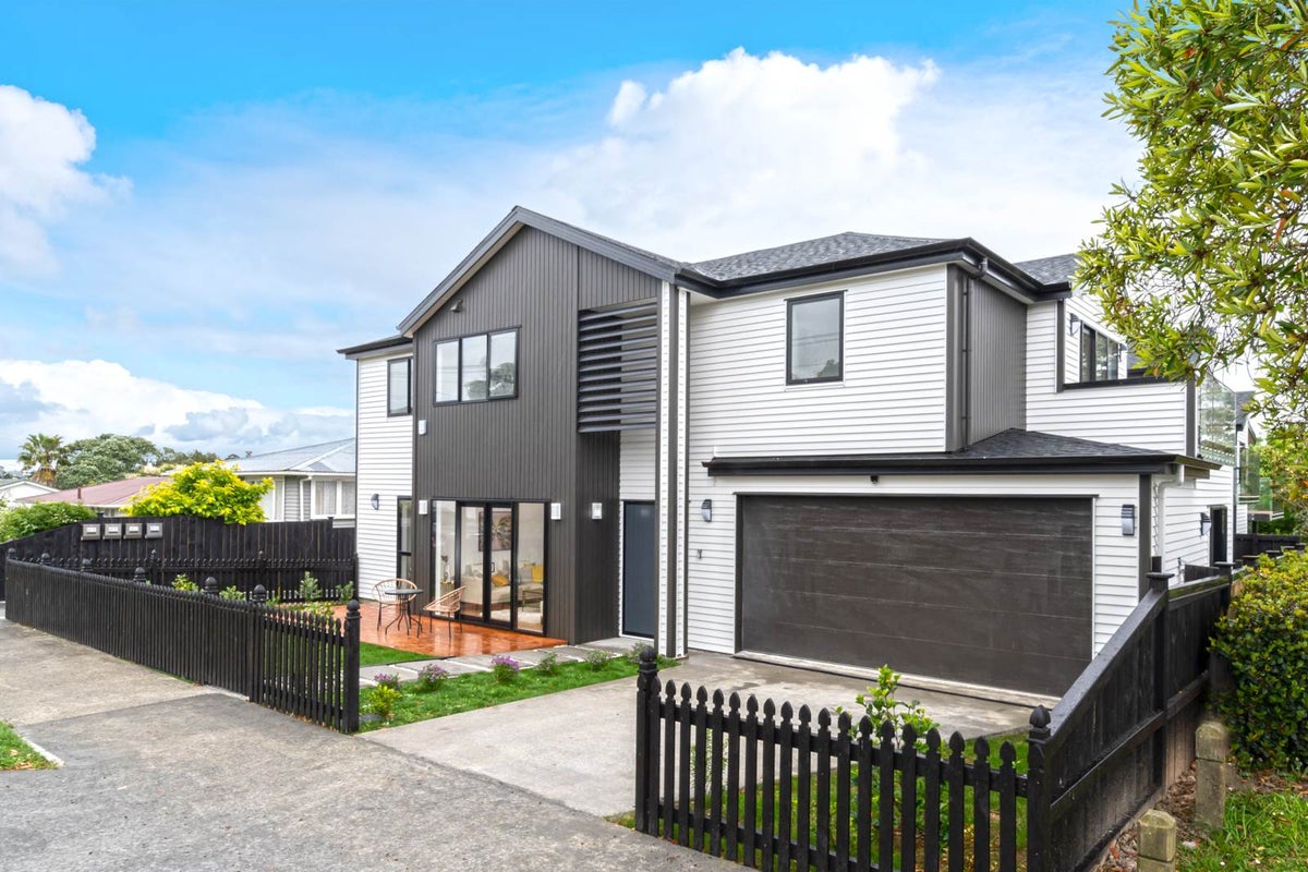 40D Exminster Street, Blockhouse Bay, Auckland - Carousel 1