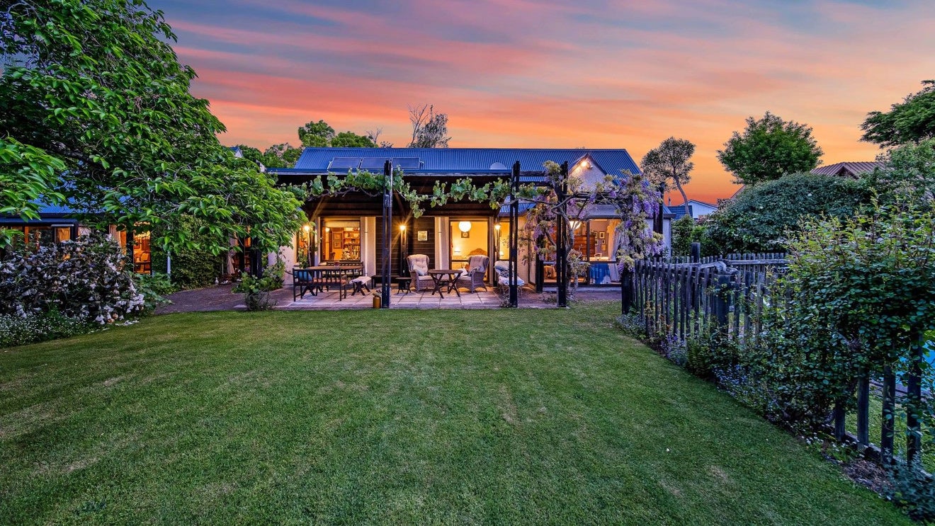11 Dunrobin Place, Avonhead, Christchurch - Carousel 1
