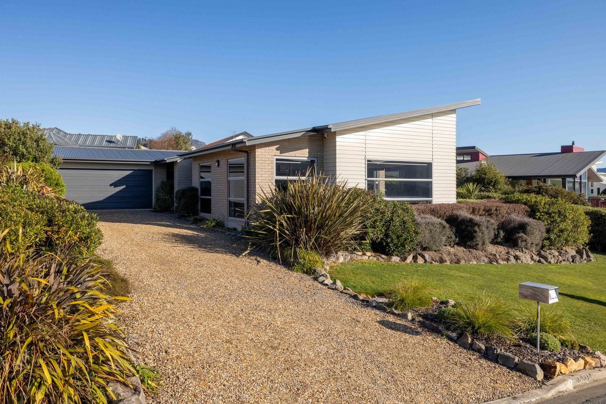 50 Koromiko Crescent, Diamond Harbour, Lyttelton - Carousel 2