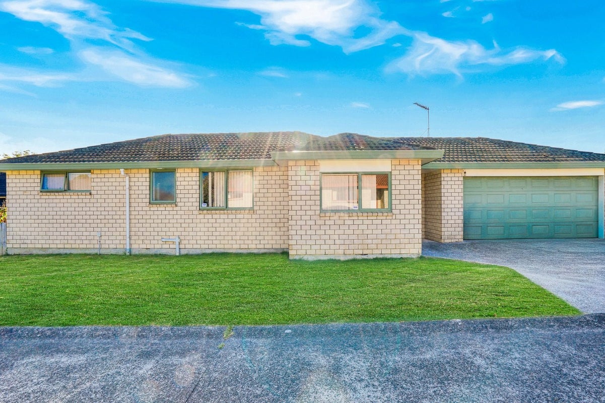 17 Scotts Field Drive, Takanini, Auckland - Carousel 12