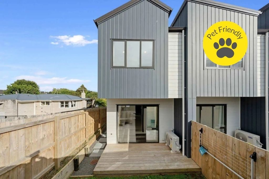 7/112 Moore Street, Howick, Auckland - Carousel 1