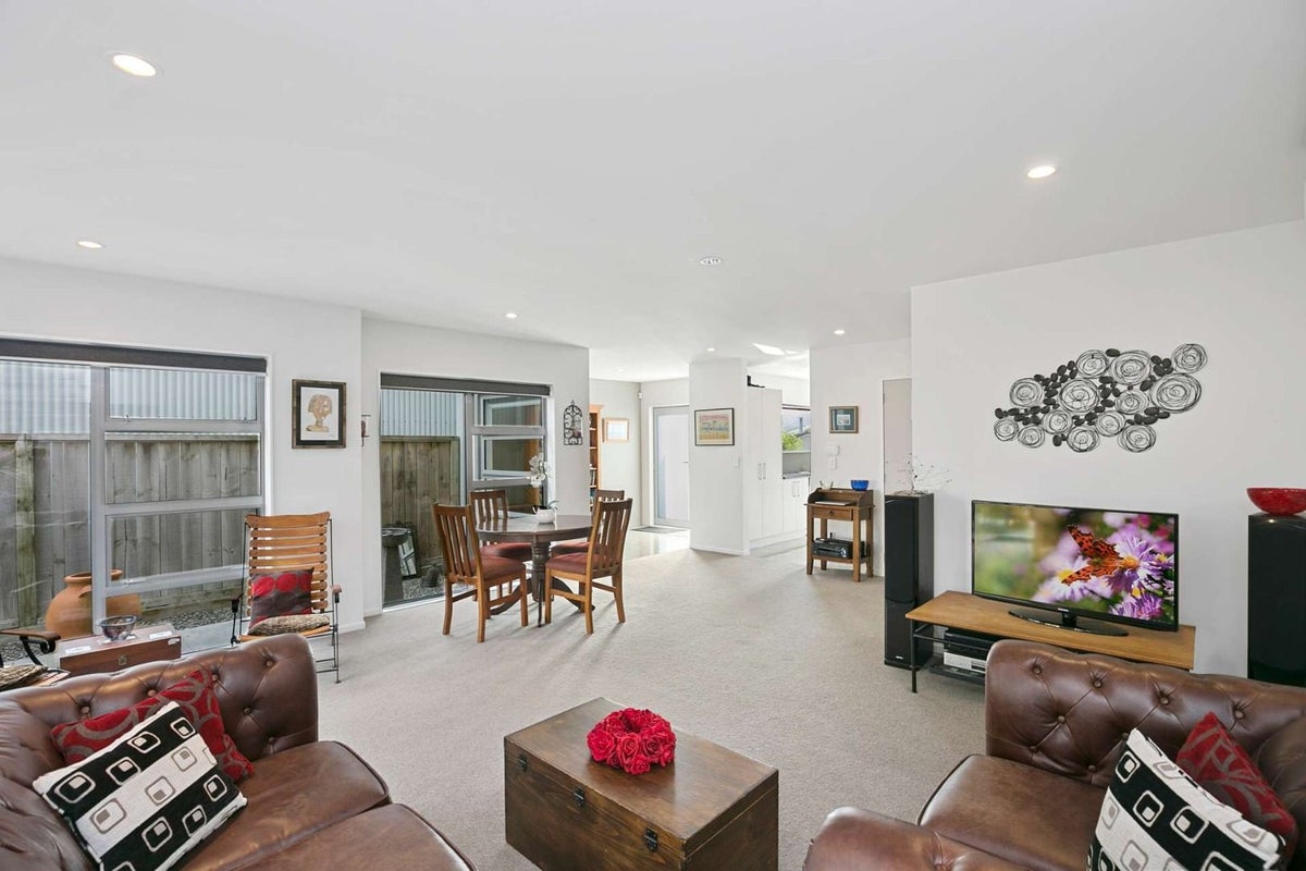 36A Erlestoke Crescent, Churton Park, Wellington - Carousel 2