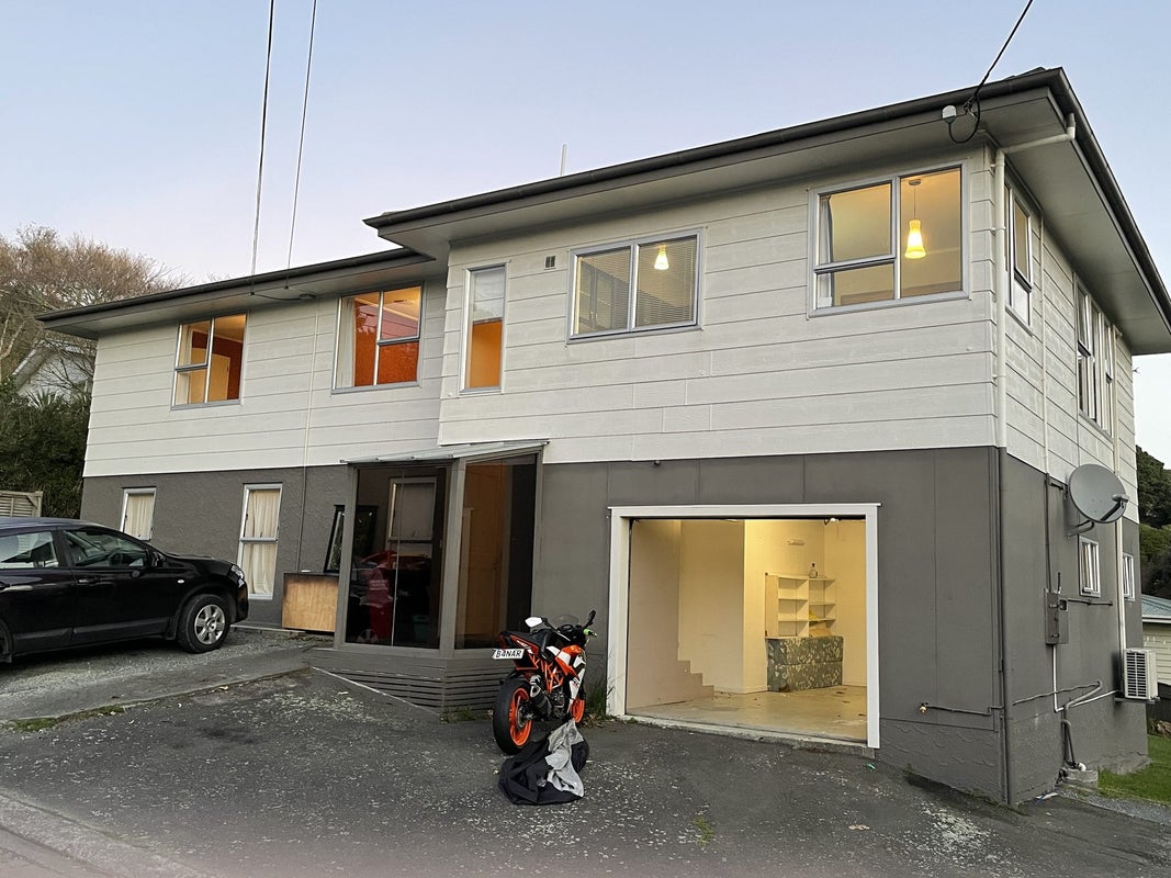 1 Cyril Way, Paparangi, Wellington - Carousel 1