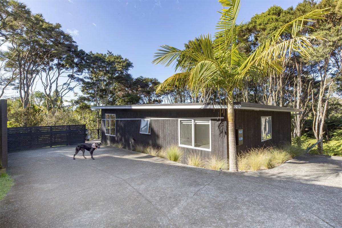 196A Old Titirangi Road, Titirangi, Auckland - Carousel 2