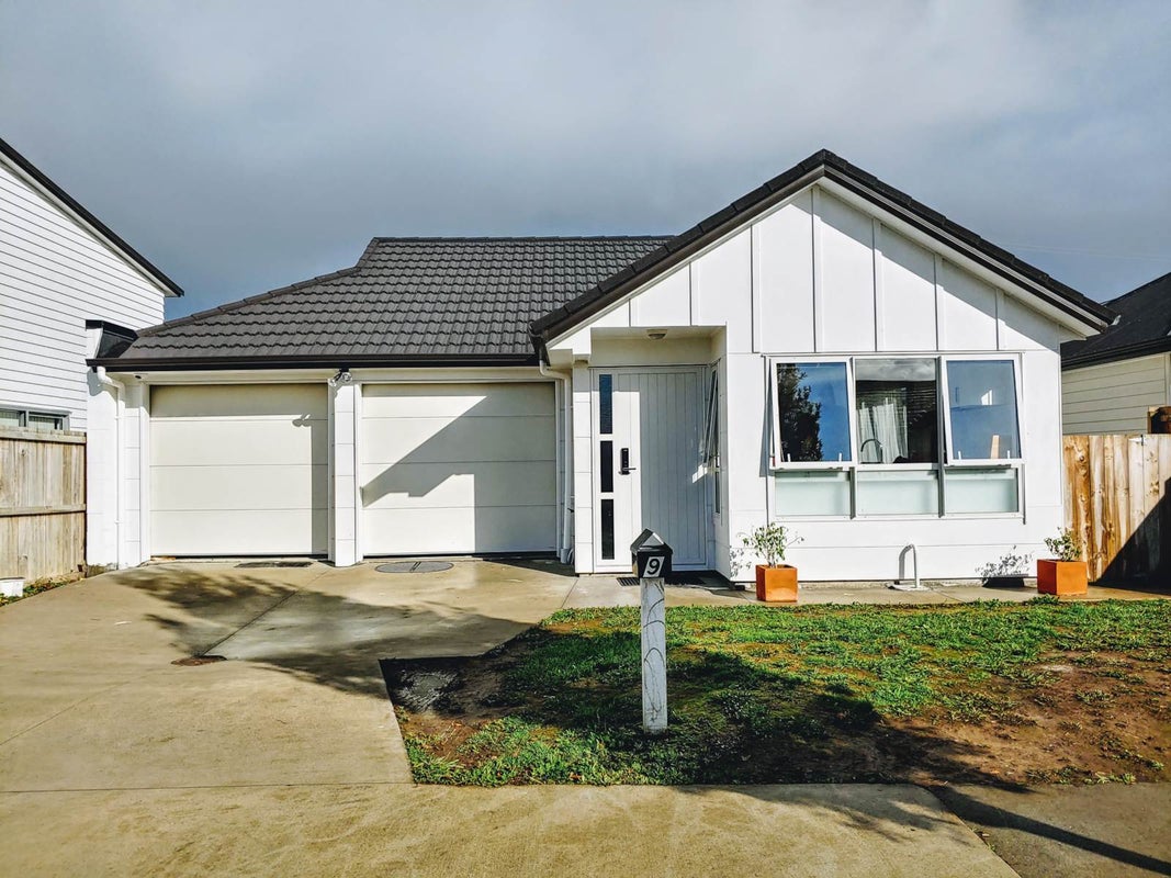 9 Takahe Avenue, Takanini, Auckland - Carousel 1