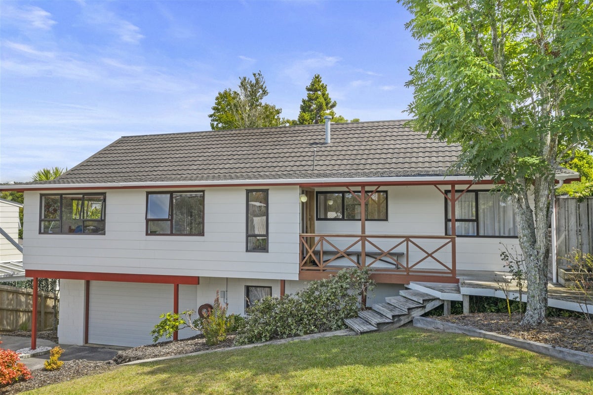 3 Scarlock Avenue, Browns Bay, Auckland - Carousel 1