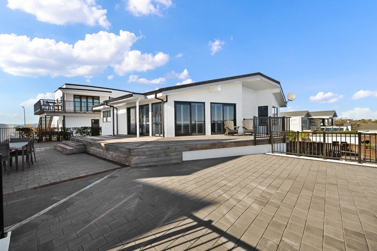 112 Pembroke Street, Hamilton Lake, Hamilton - Carousel 2