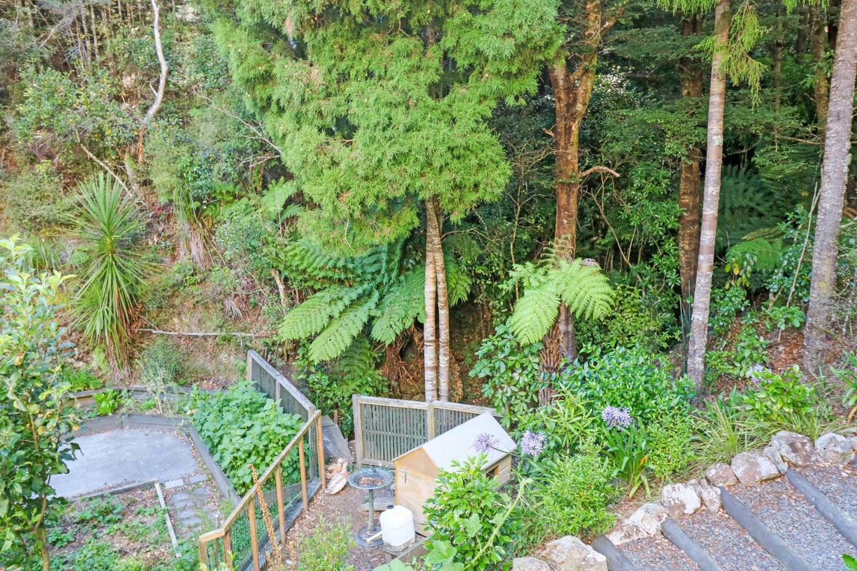 7C Tiniroa Grove, Silverstream, Upper Hutt - Carousel 20