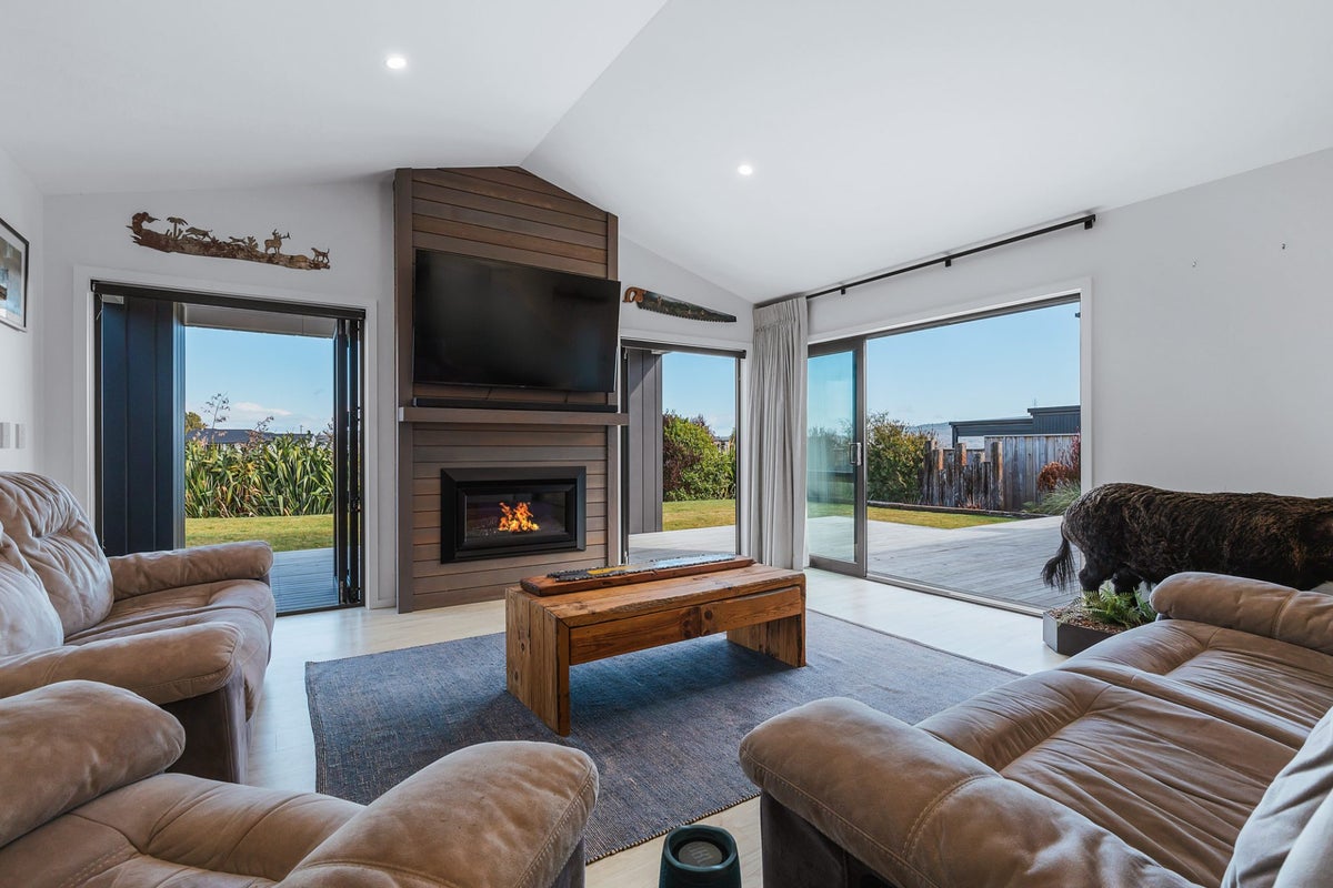 14 Wai Terrace, Wharewaka, Taupo - Carousel 2
