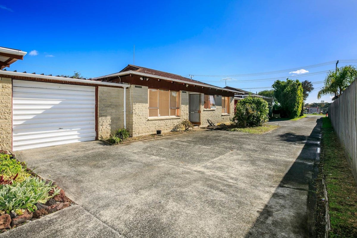 2/86 Eversleigh Road, Belmont, Auckland - Carousel 16