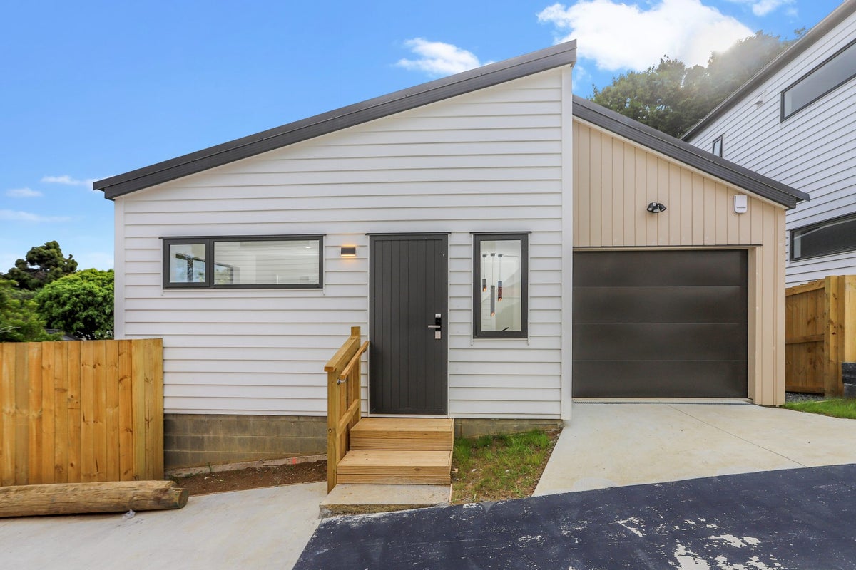 22D Batkin Road, New Windsor, Auckland - Carousel 1