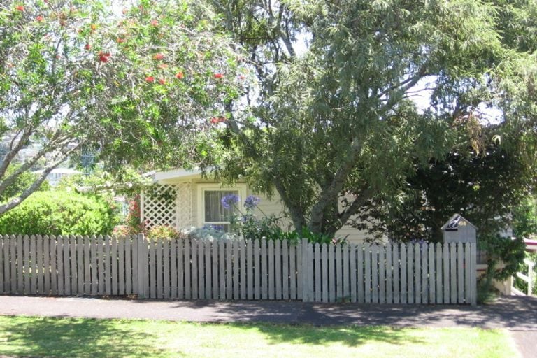 64 Dundee Place, Blockhouse Bay, Auckland - Carousel 1