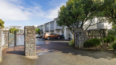 11/218 Captain Springs Road, Te Papapa, Auckland - Carousel 1
