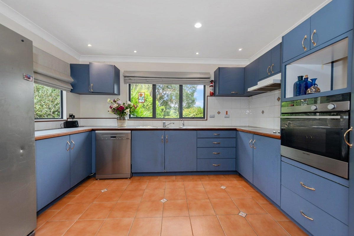 24 John Webb Drive, Glenview, Hamilton - Carousel 2