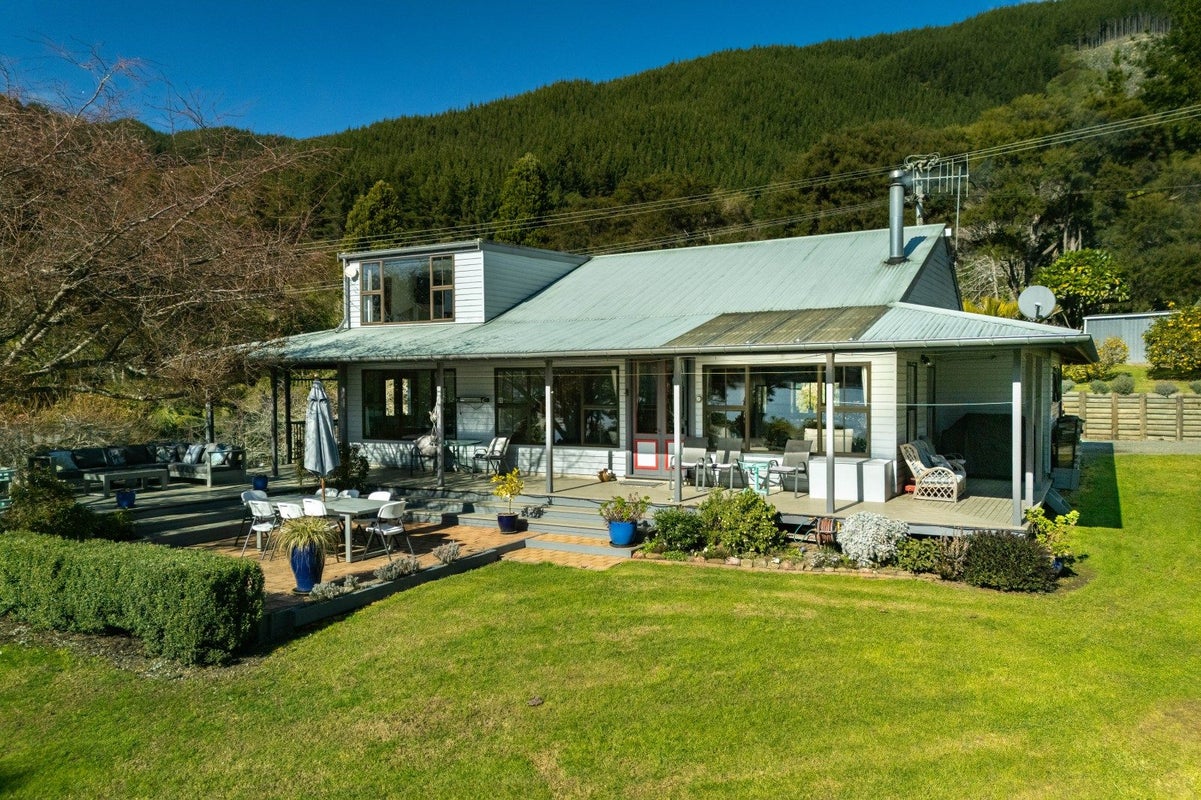 718 Kenepuru Road, Picton - Carousel 2