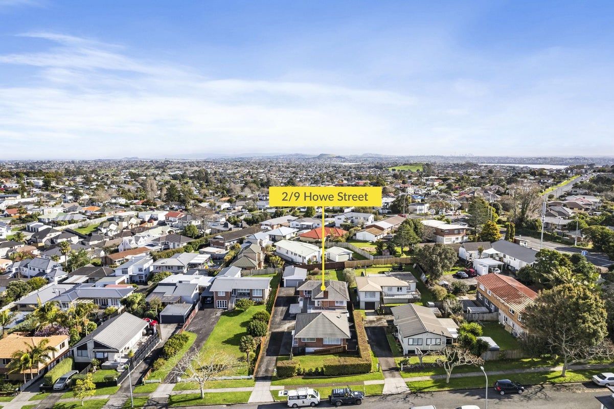 2/9 Howe Street, Howick, Auckland - Carousel 1