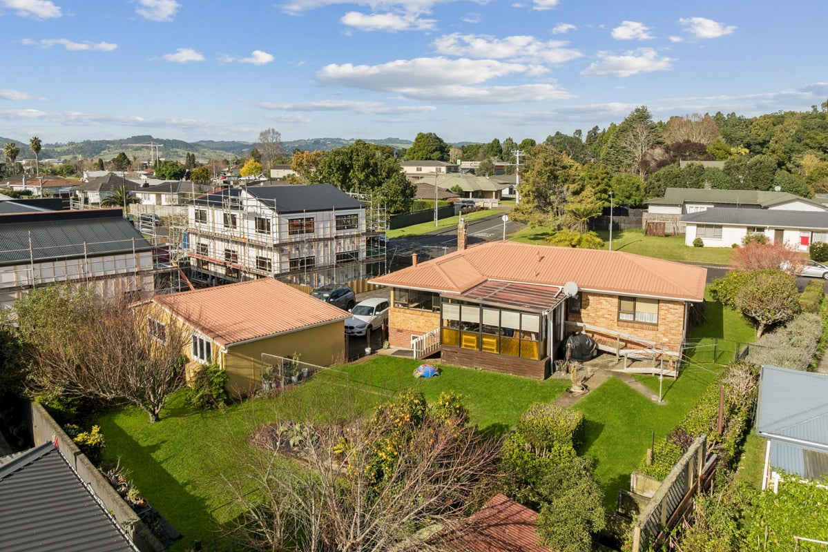 15 Manse Road, Pahurehure, Papakura - Carousel 2