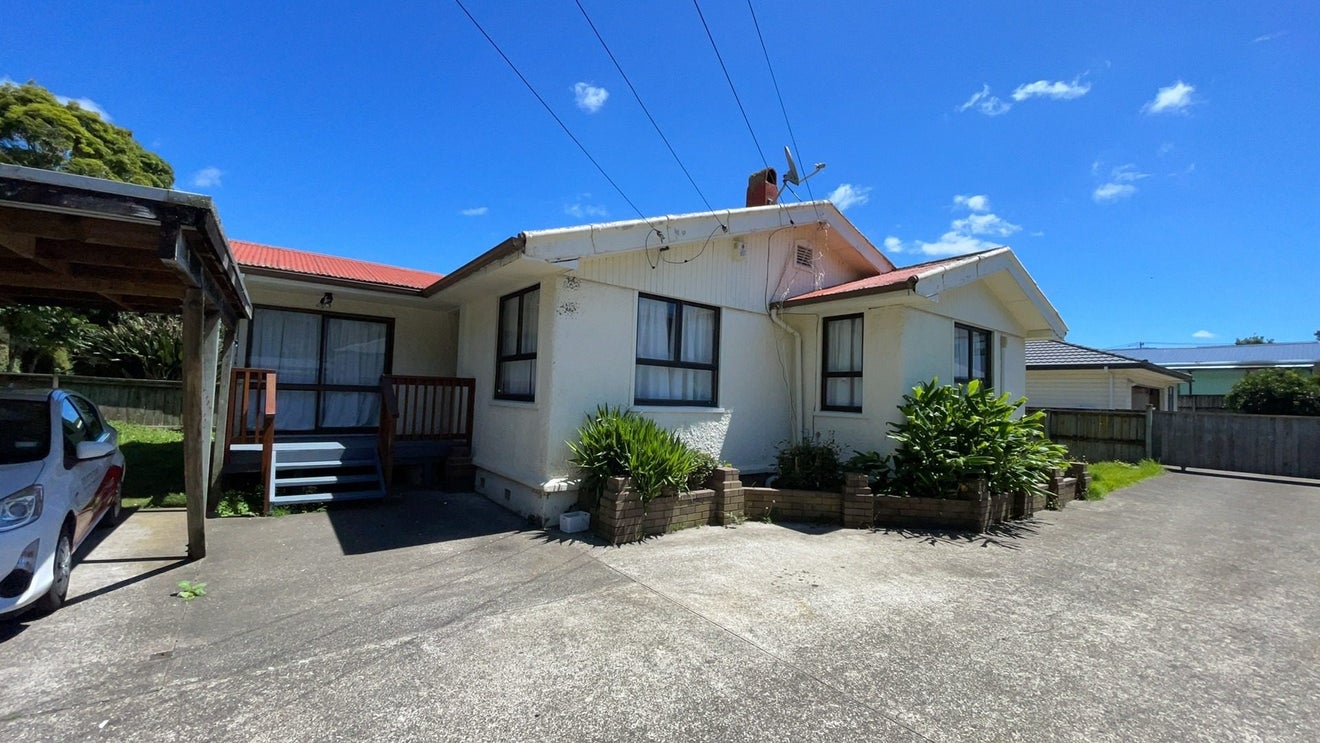 13A Waddell Avenue, Point England, Auckland - Carousel 1
