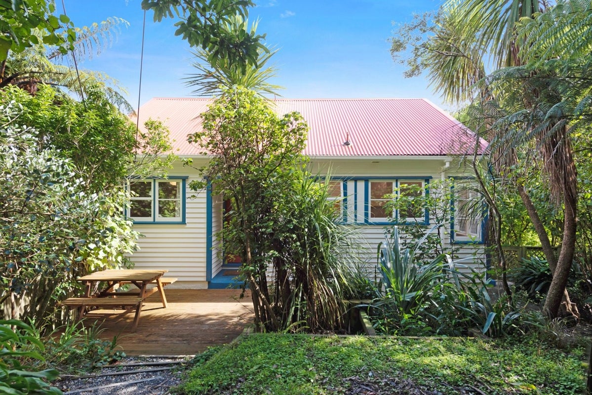 2 Lambeth Road, Northland, Wellington - Carousel 1