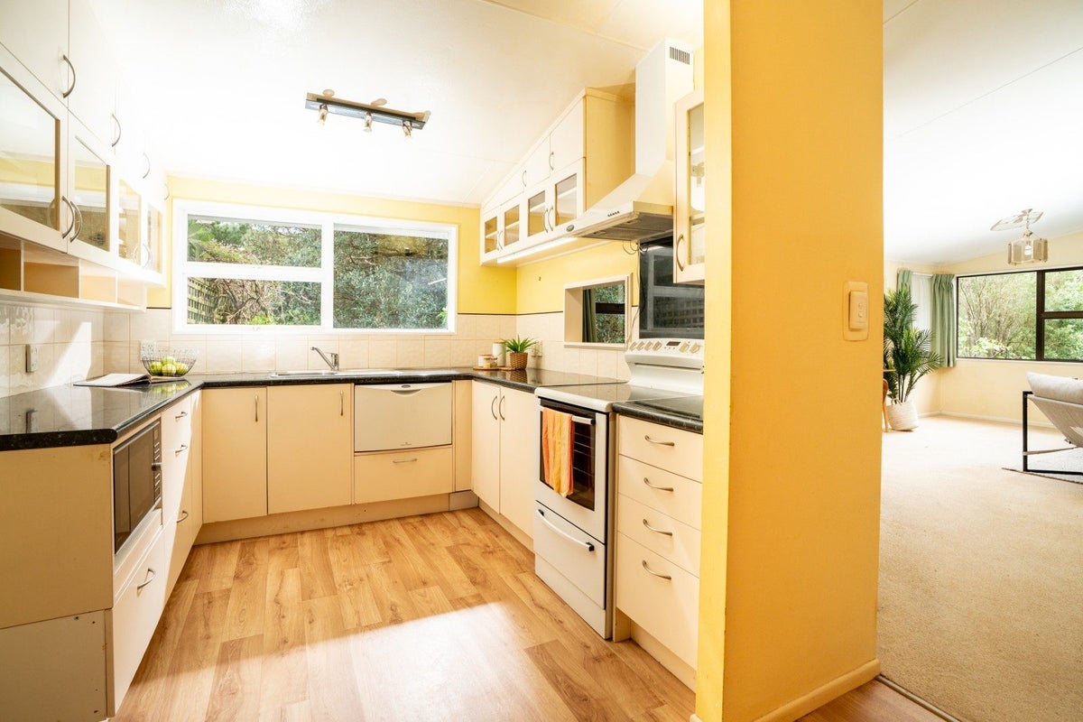 56 Hazlewood Avenue, Karori, Wellington - Carousel 2