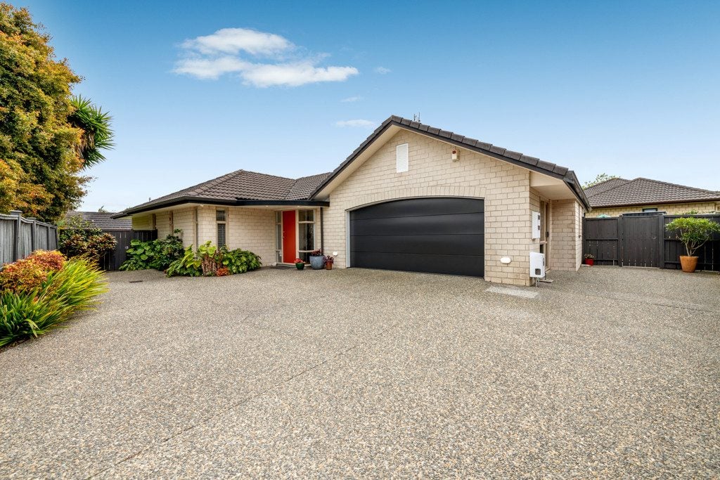 8 Glastry Close, East Tamaki Heights, Auckland - Carousel 1