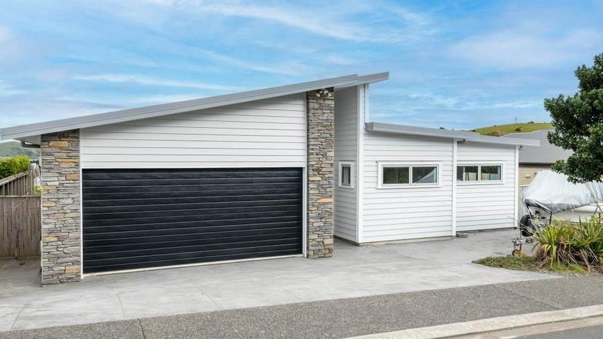33 Lacebark Lane, Woodridge, Wellington - Carousel 1