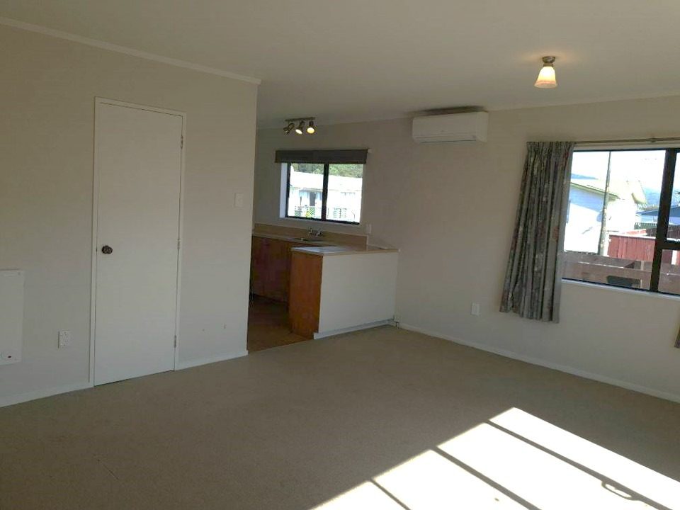 8A Weymouth Grove, Wainuiomata, Lower Hutt - Carousel 2