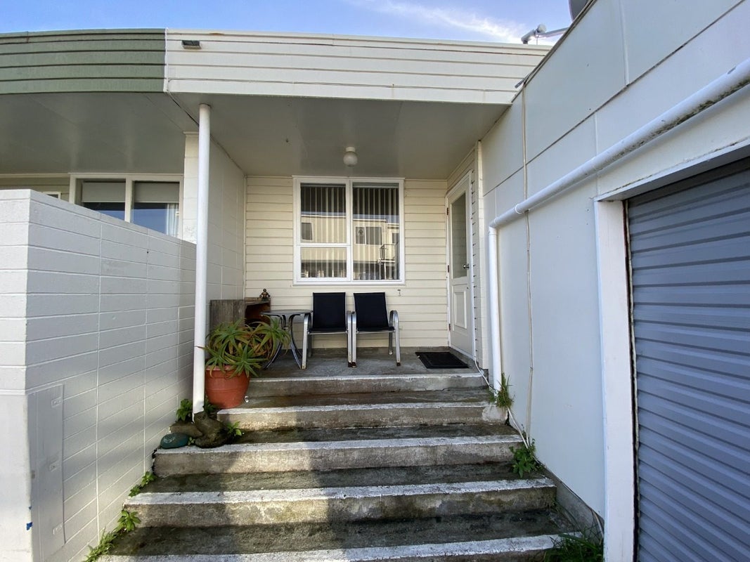 19 Duchess Place, Maupuia, Wellington - Carousel 1