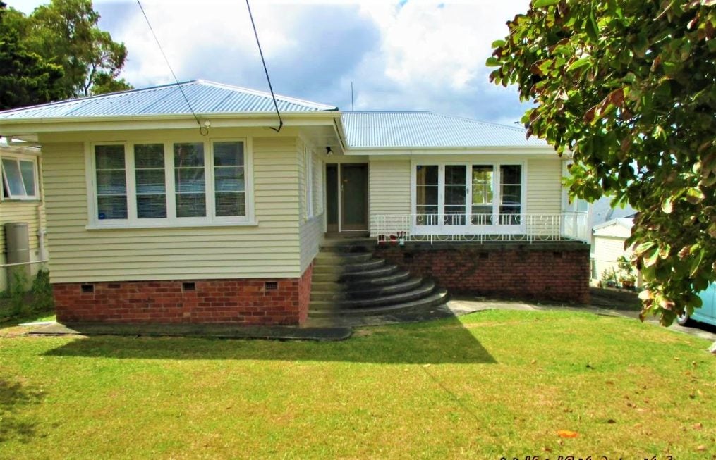 37 St Leonards Road, Kelston, Auckland - Carousel 1