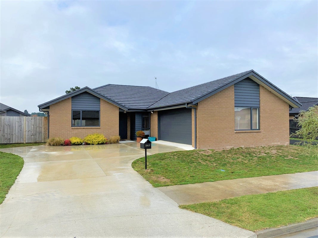 247 Dixon Road, Fitzroy, Hamilton - Carousel 1