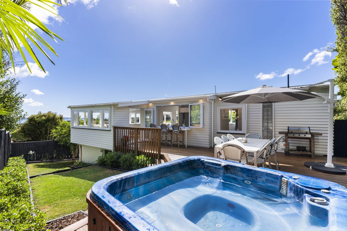 62A Kurahaupo Street, Orakei, Auckland - Carousel 2