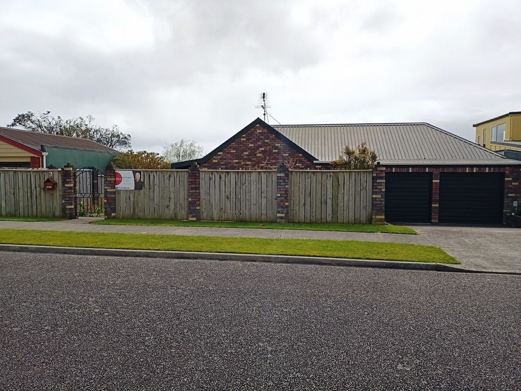 3 Rennell Street, Frankleigh Park, New Plymouth - Carousel 18