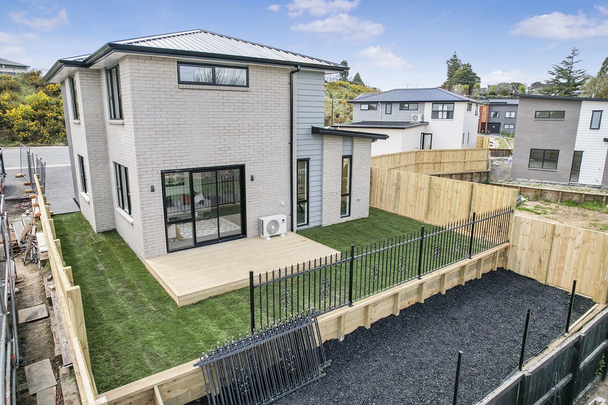 9 Kawakawa Place, Hillcrest, Hamilton - Carousel 1