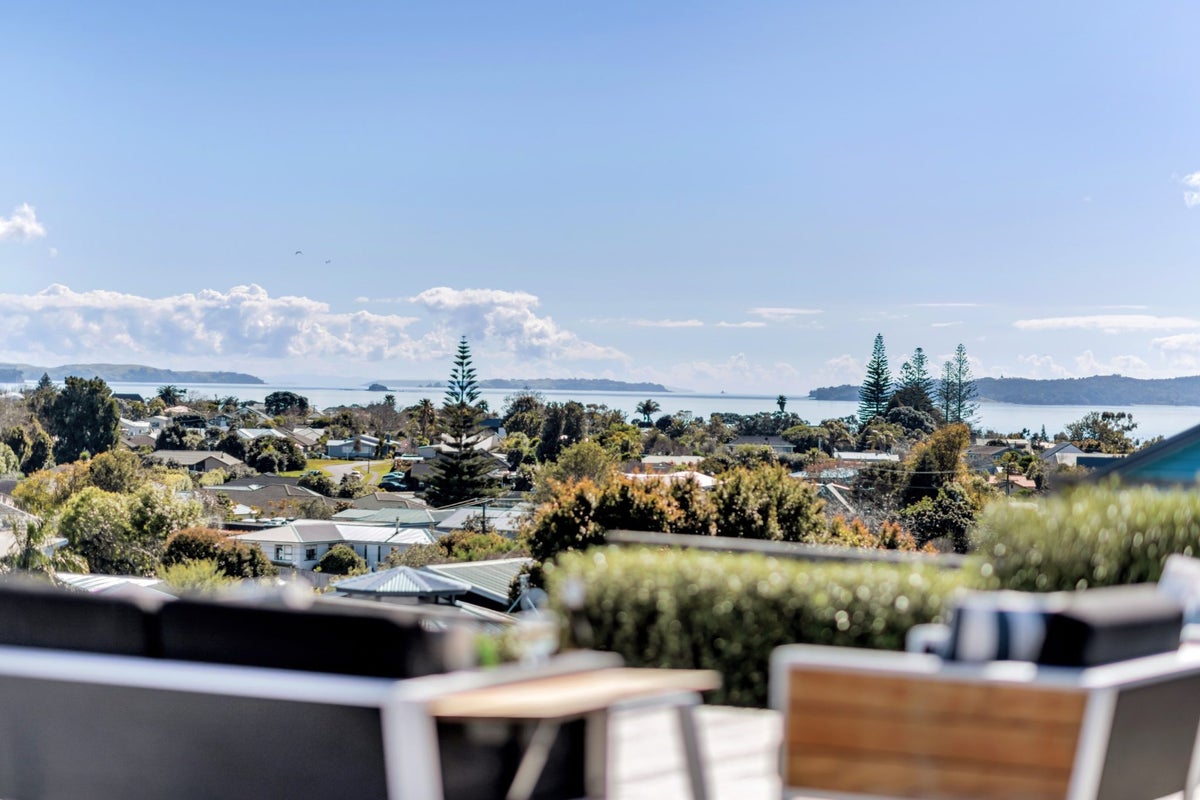 9 Gibbia Way, Beachlands, Auckland - Carousel 1
