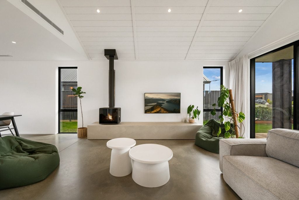 9 Mason Street, WANAKA - Carousel 1