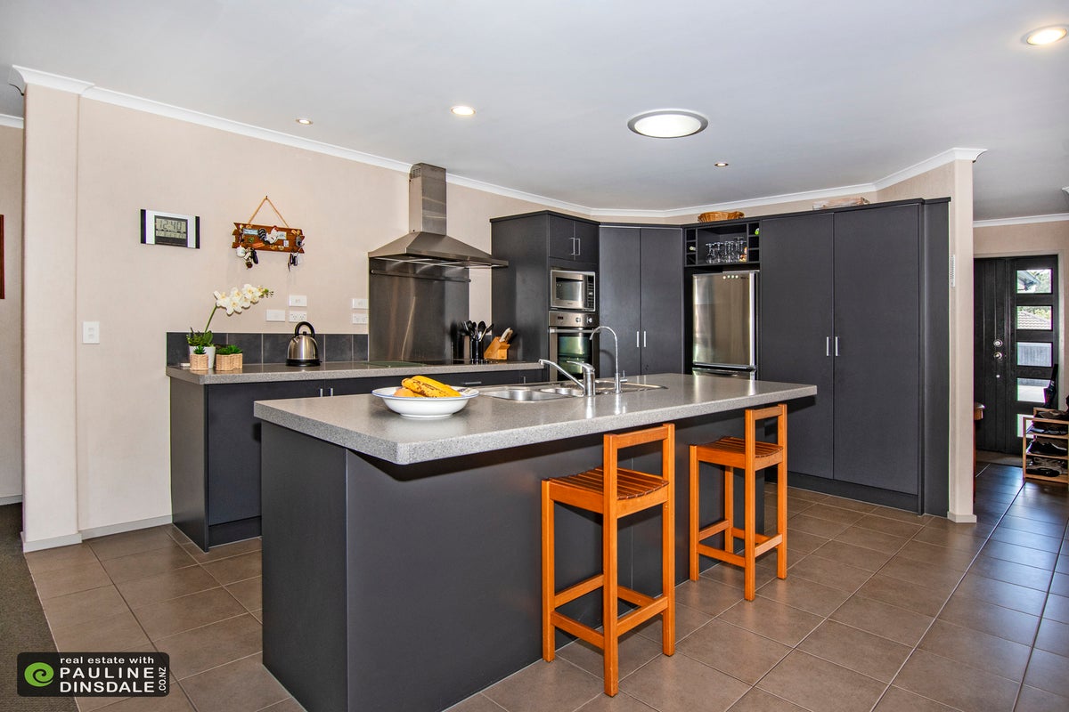 6 Bonselaar Drive, Kamo, Whangarei - Carousel 2