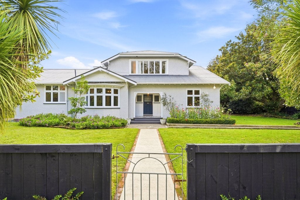 5 Parkes Avenue, Saint Johns Hill, Whanganui - Carousel 1