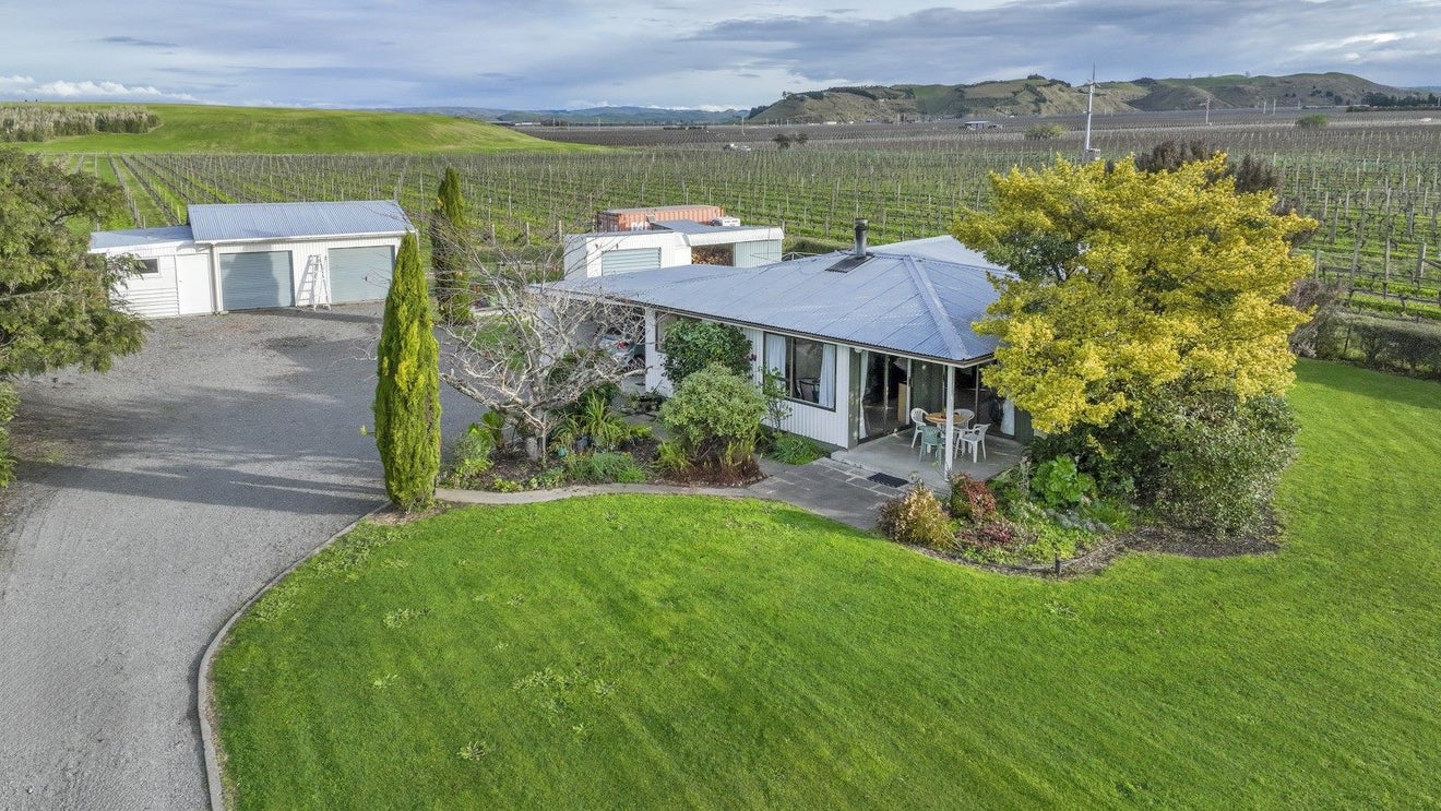 101 Mere Road, Fernhill, Hastings - Carousel 1