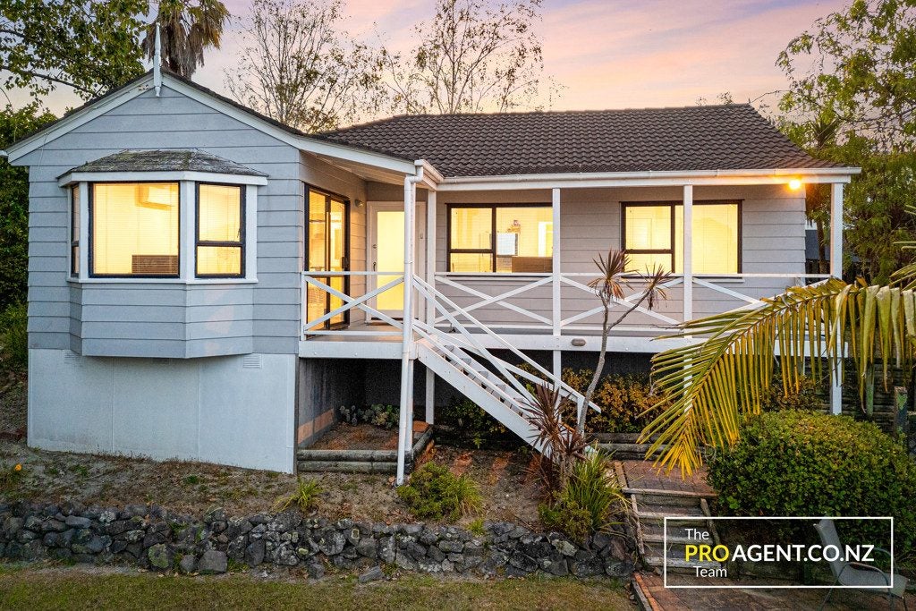 19 Madigan Place, Glendene, Auckland - Carousel 1