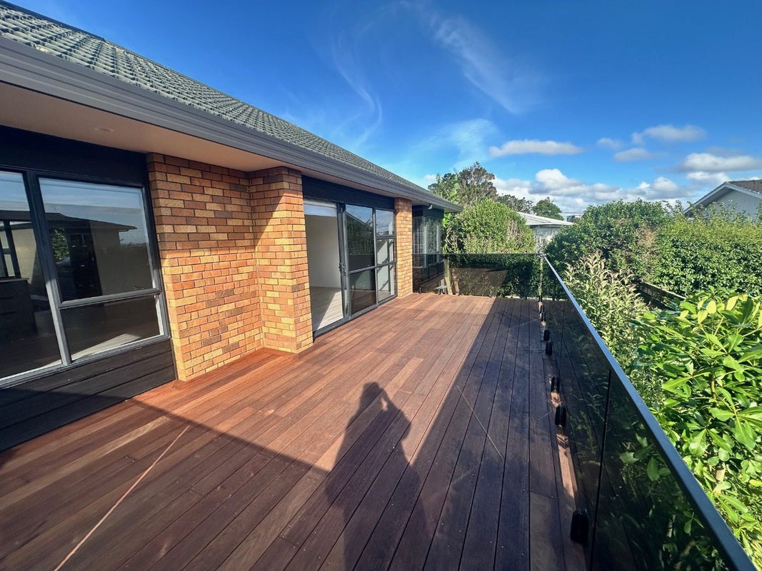 2/247 East Coast Road, Mairangi Bay, Auckland - Carousel 2