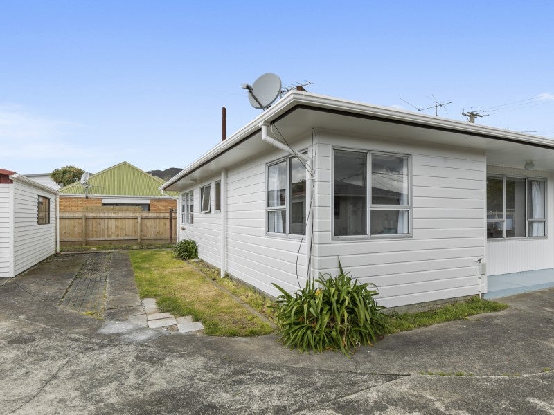 52C WHITES LINE WEST, Woburn, Lower Hutt - Carousel 16