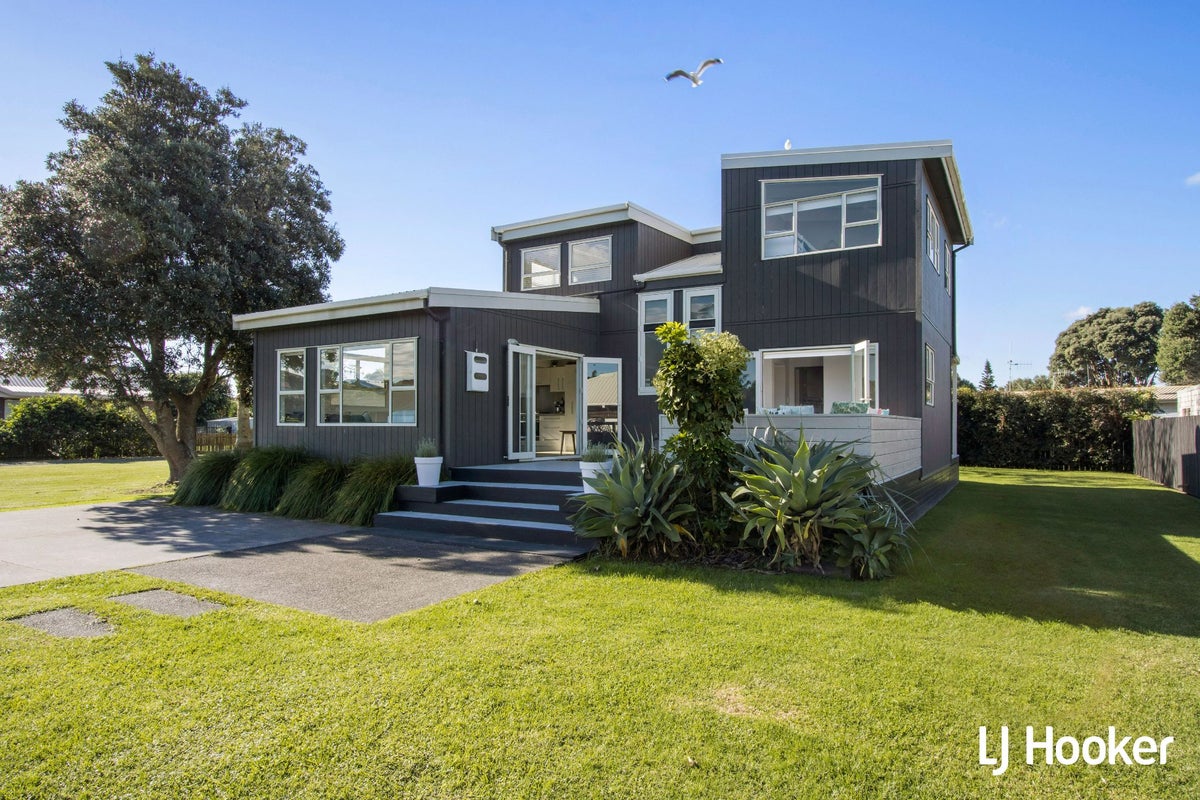 4 Hereford Place, Waihi Beach, Waihi Beach - Carousel 1