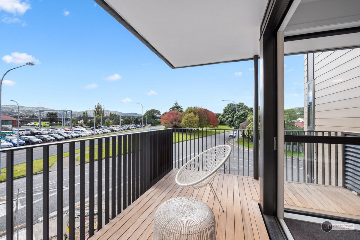 102/94 Cambridge Terrace, Waterloo, Lower Hutt - Carousel 1