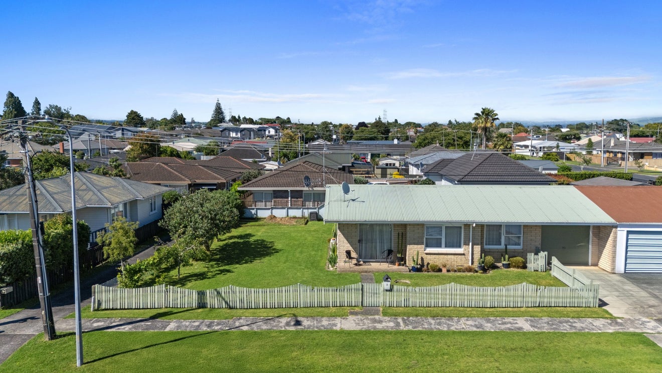 3 Pemberton Crescent, Greerton, Tauranga - Carousel 1