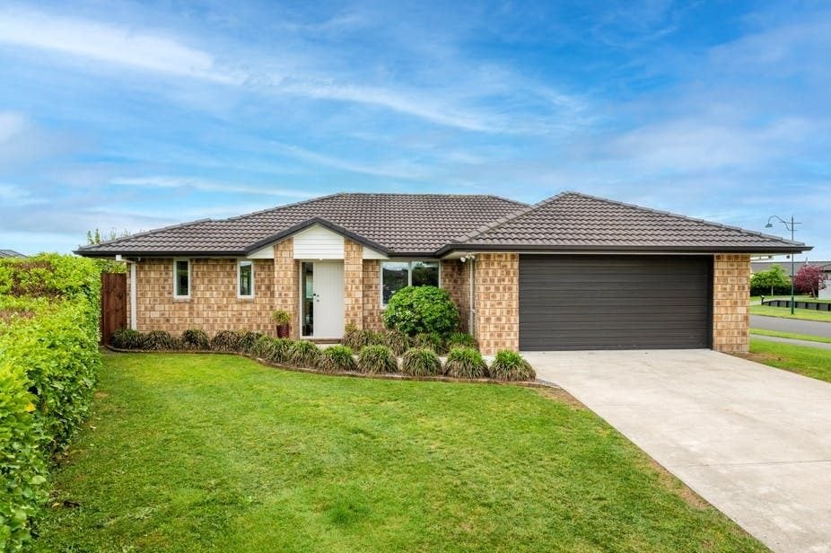 8 Whitney Place, Rototuna North, Hamilton - Carousel 1